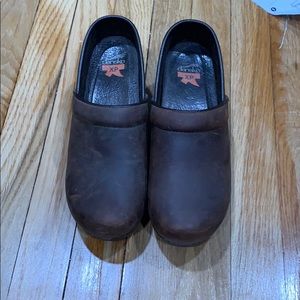 Dansko XP- waterproof brown clog